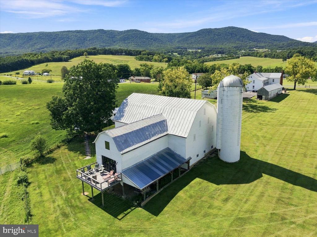625 RIVERBEND ROAD