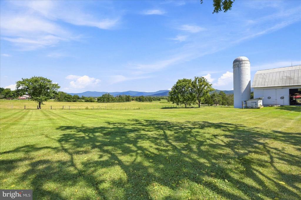 625 RIVERBEND ROAD