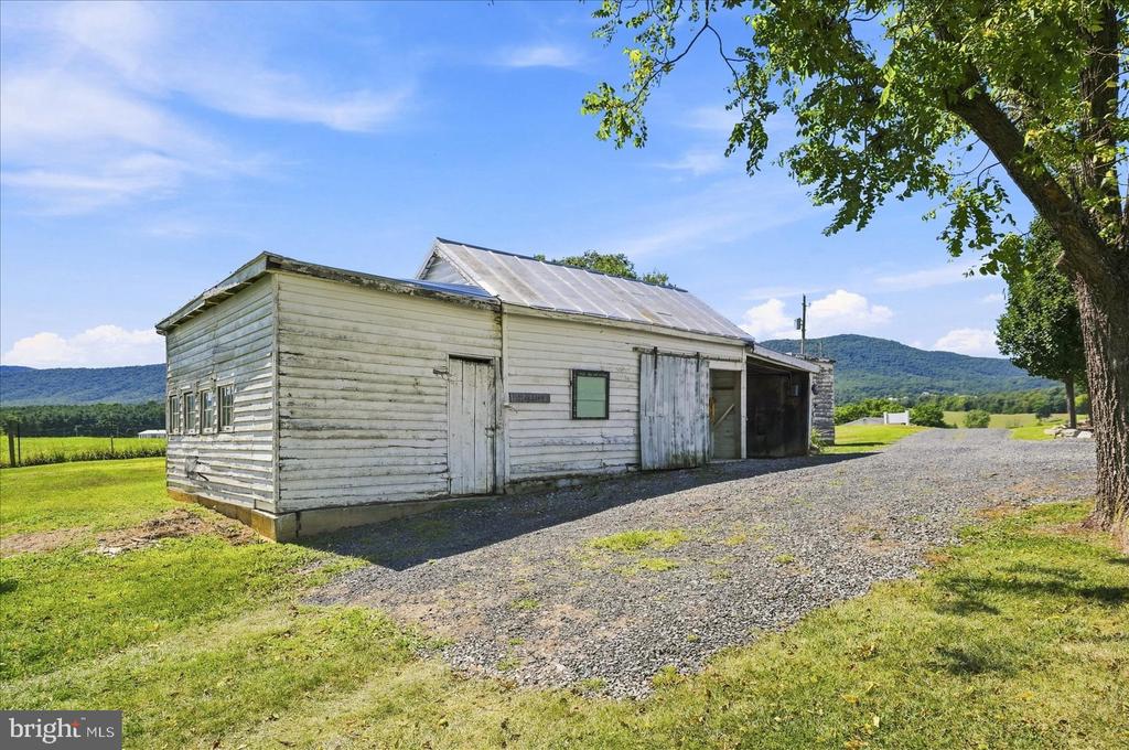 625 RIVERBEND ROAD