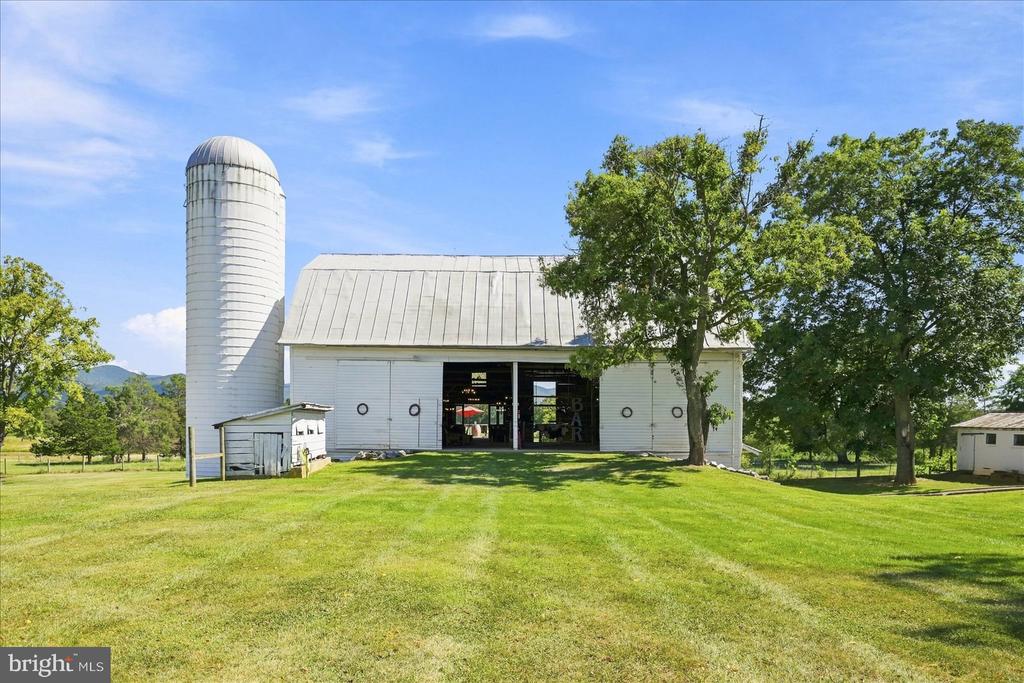 625 RIVERBEND ROAD