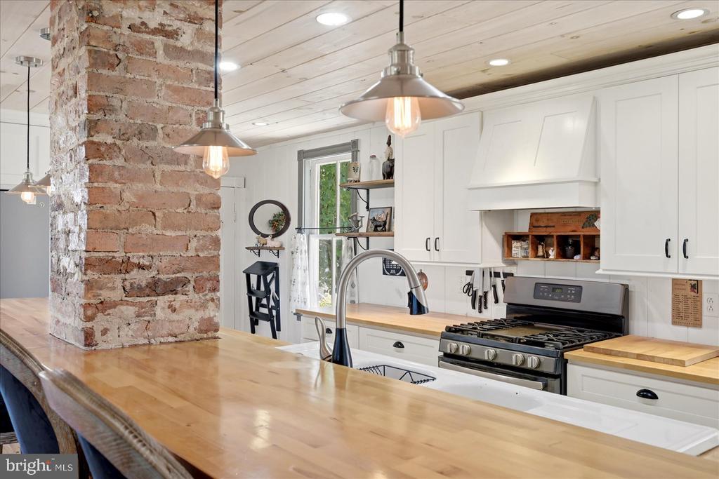 625 RIVERBEND ROAD