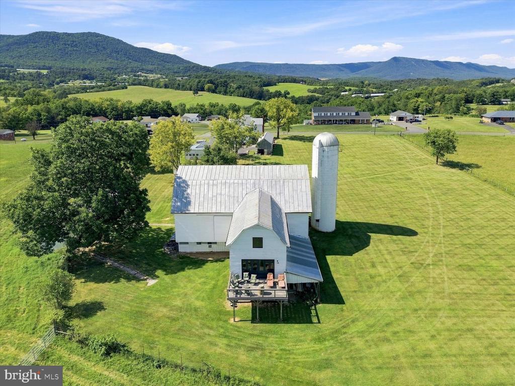 625 RIVERBEND ROAD