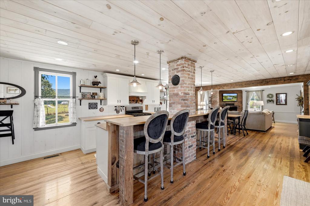 625 RIVERBEND ROAD