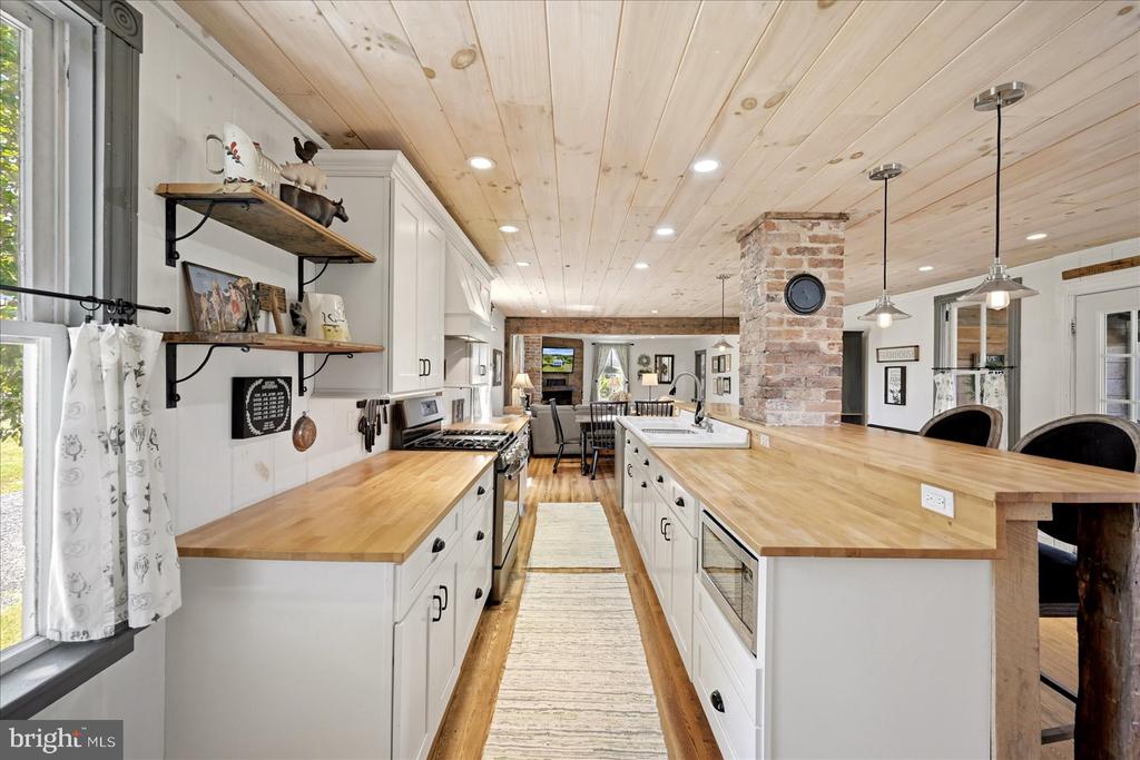 625 RIVERBEND ROAD