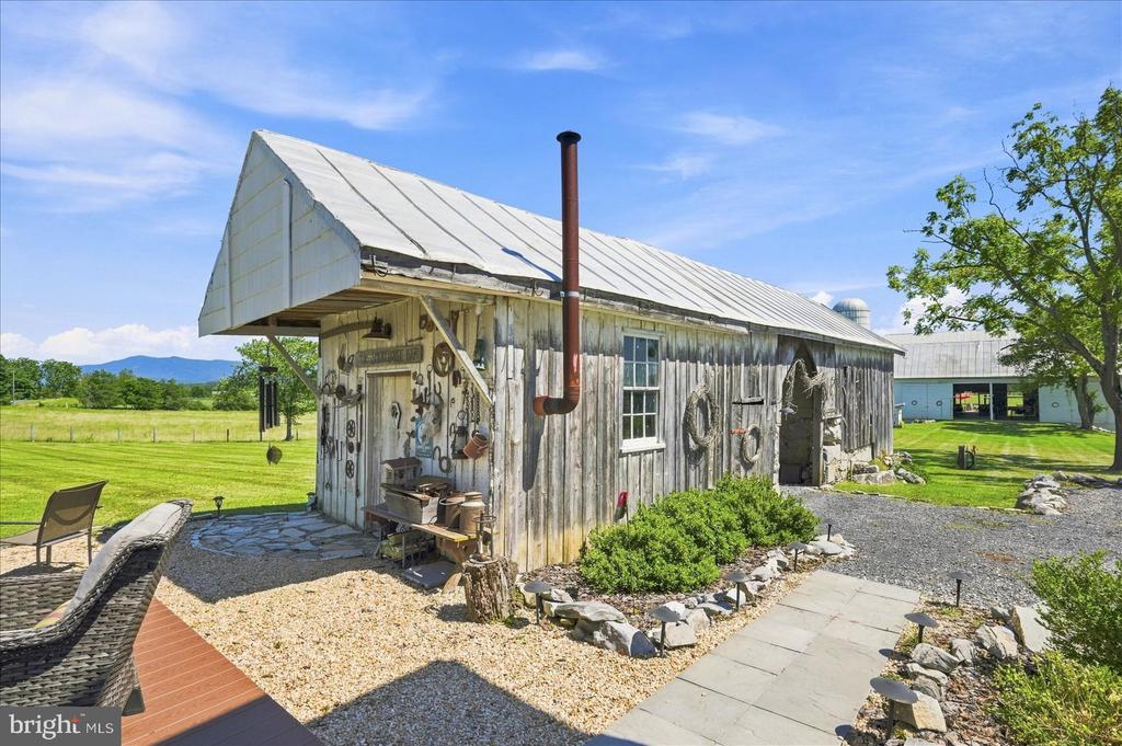 625 RIVERBEND ROAD