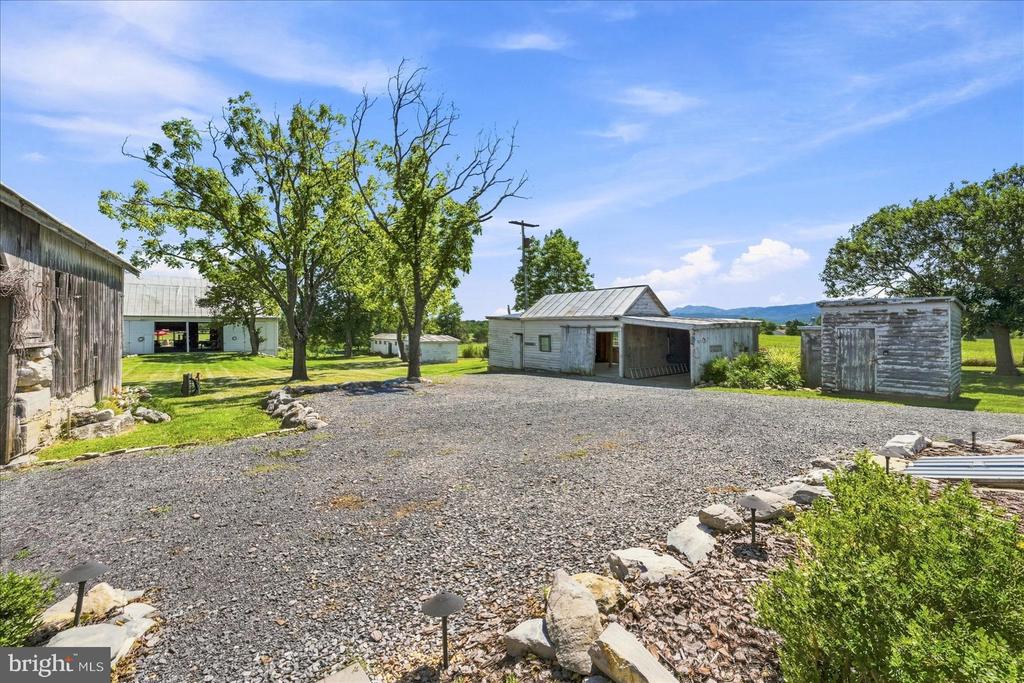 625 RIVERBEND ROAD