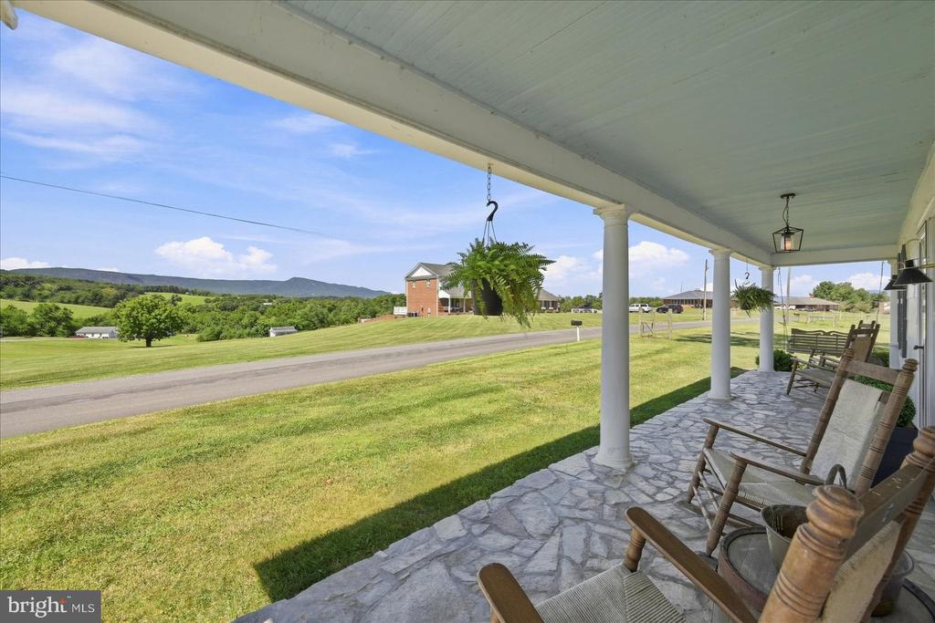 625 RIVERBEND ROAD