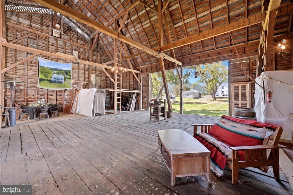 625 RIVERBEND ROAD