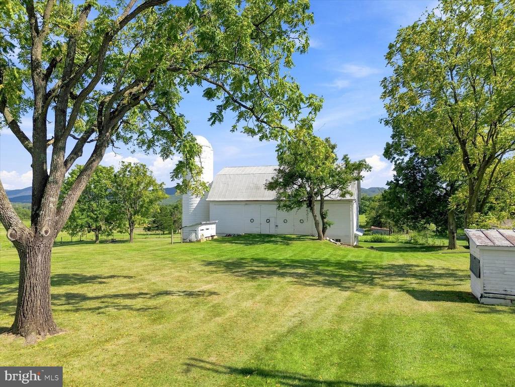 625 RIVERBEND ROAD