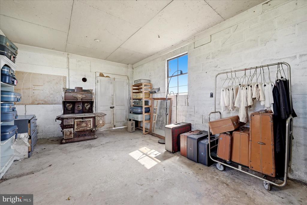625 RIVERBEND ROAD