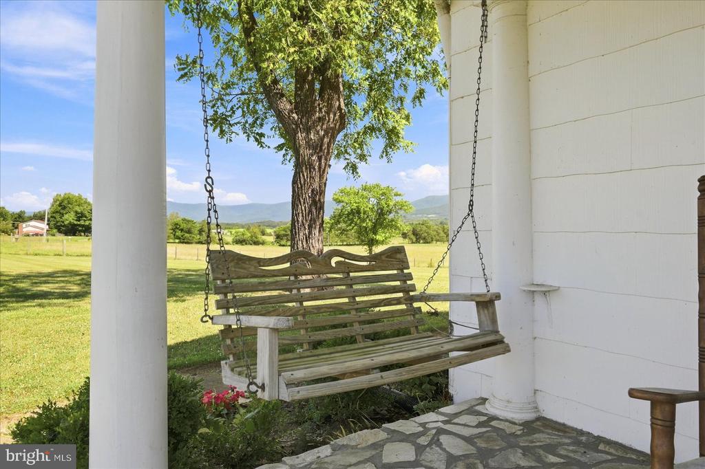 625 RIVERBEND ROAD