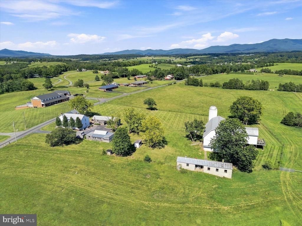 625 RIVERBEND ROAD