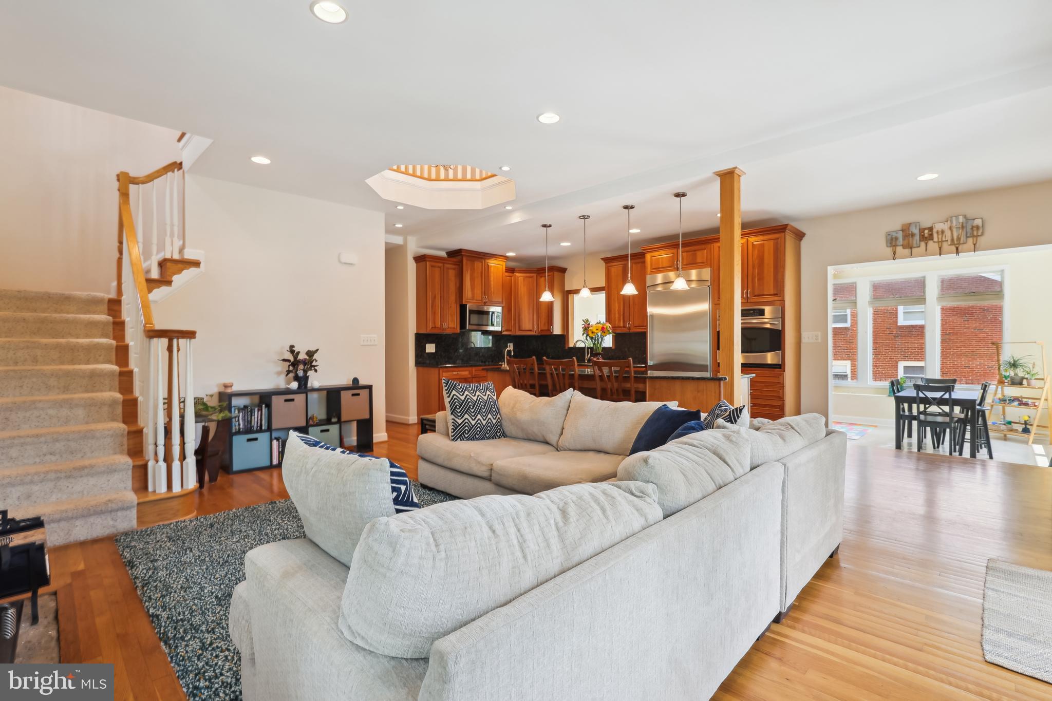 1106 LINDEN STREET