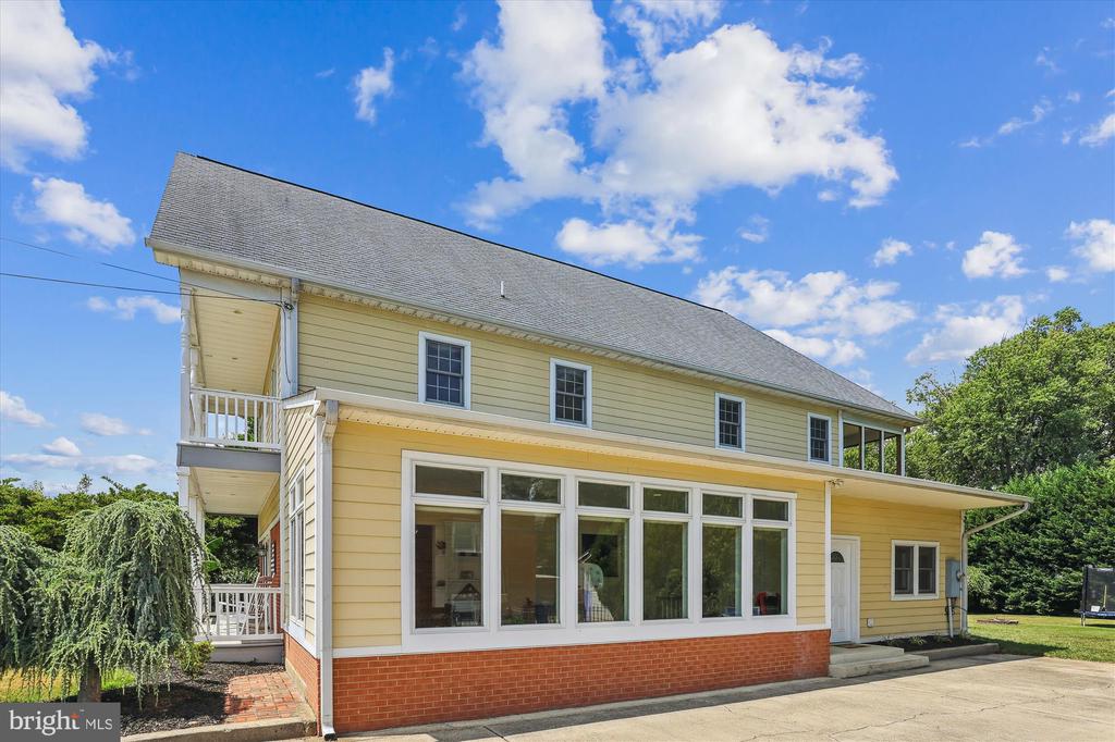 1106 LINDEN STREET