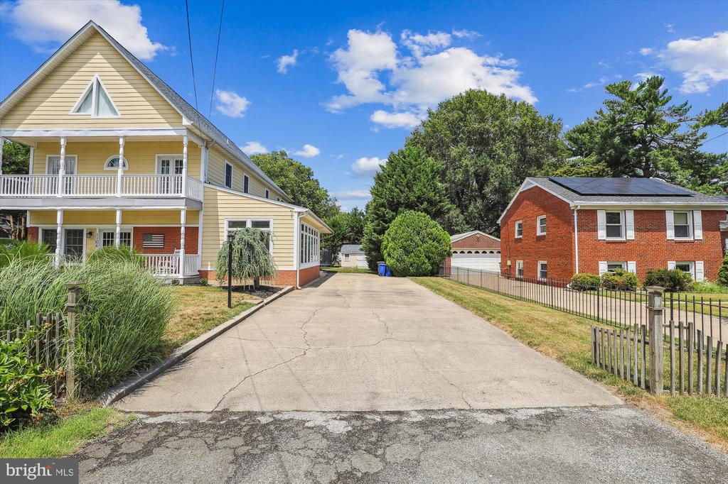 1106 LINDEN STREET