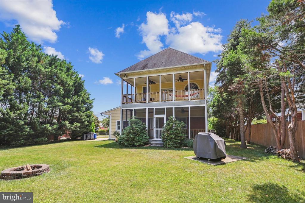 1106 LINDEN STREET