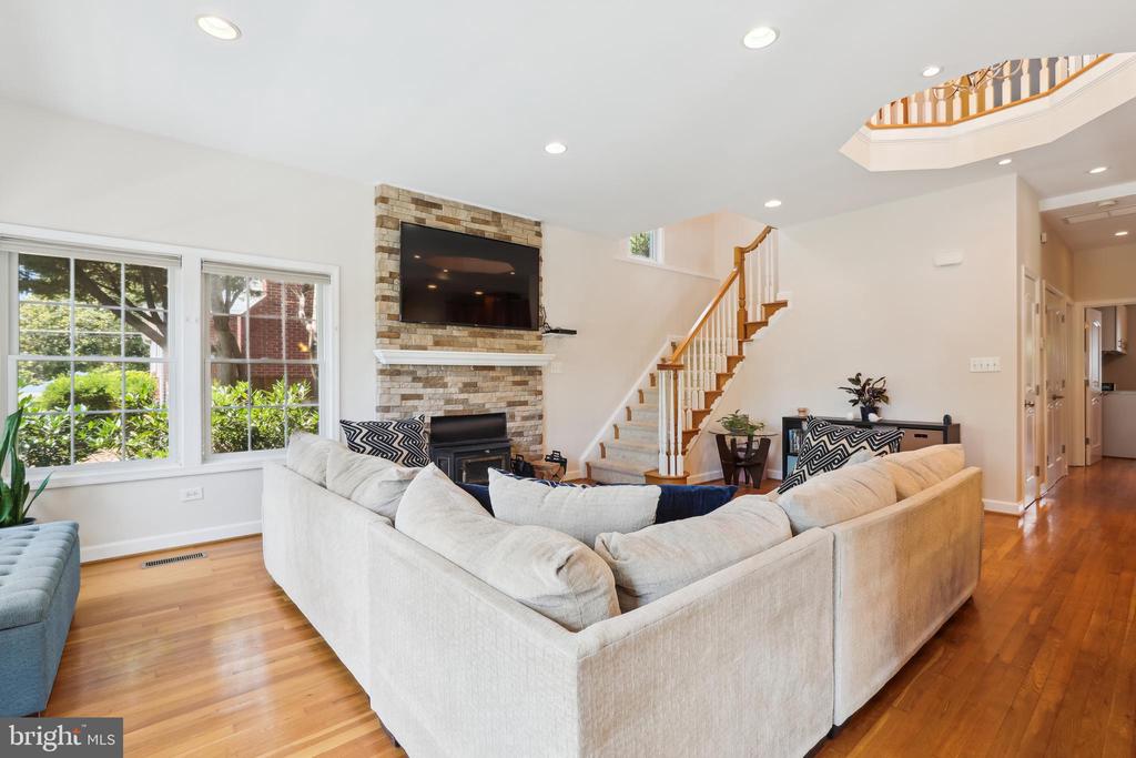 1106 LINDEN STREET