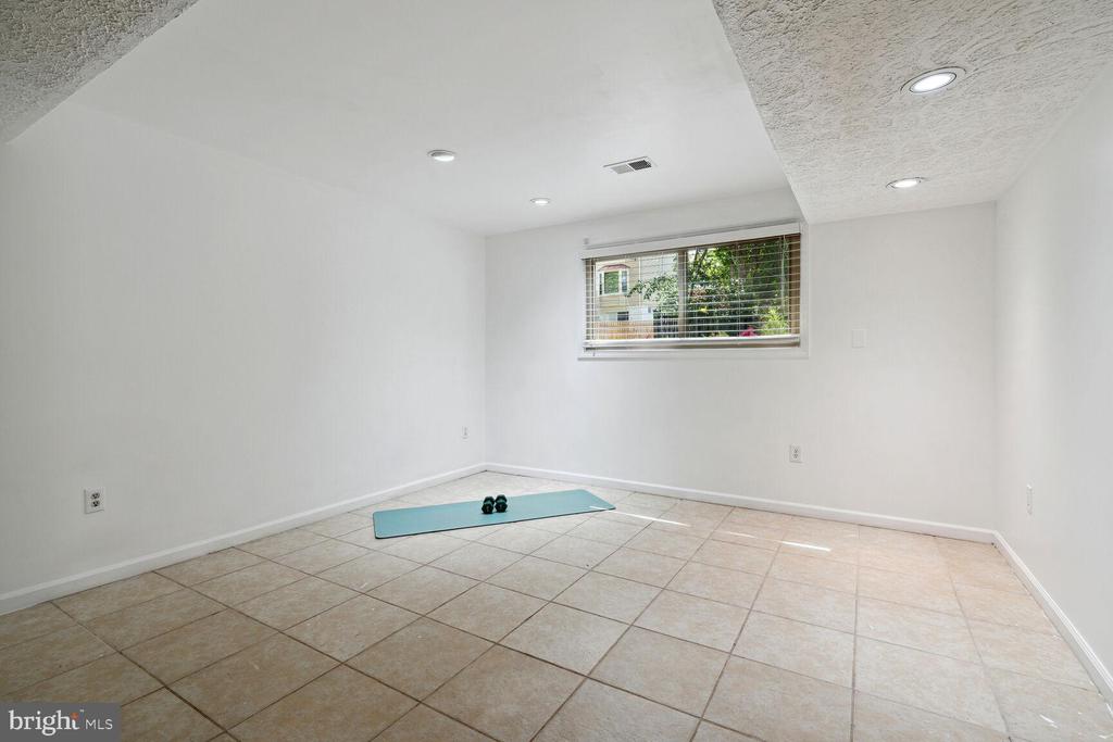 16204 EDGEWOOD DRIVE