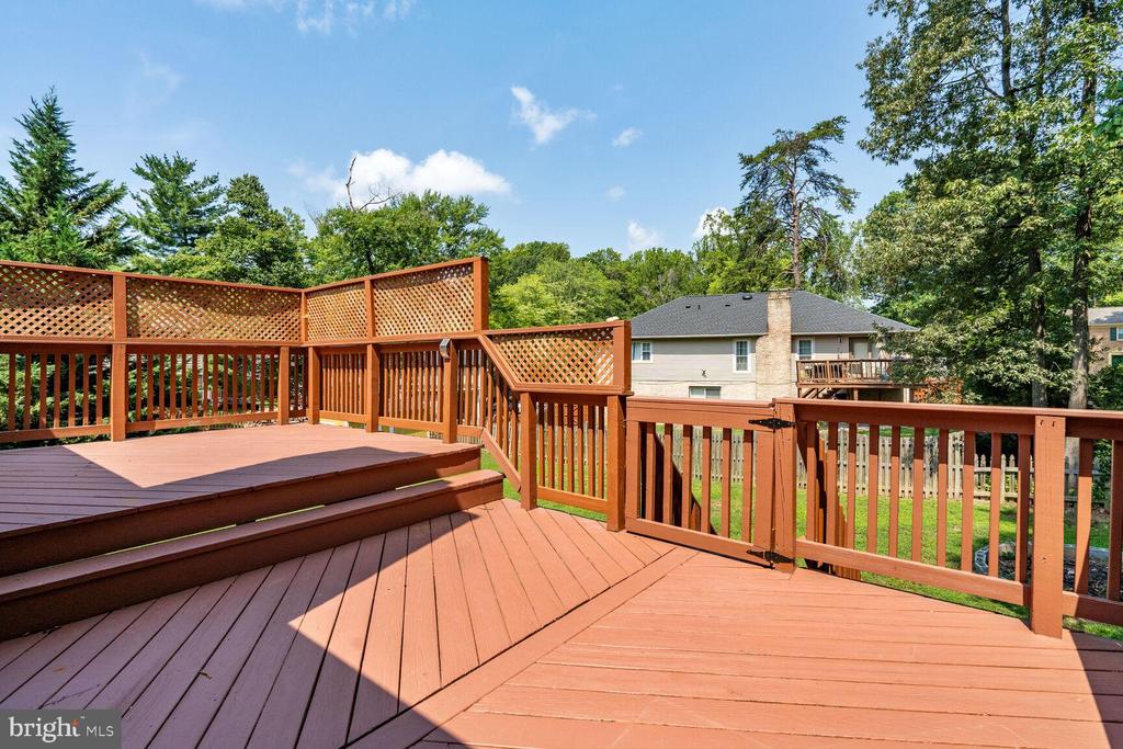 16204 EDGEWOOD DRIVE