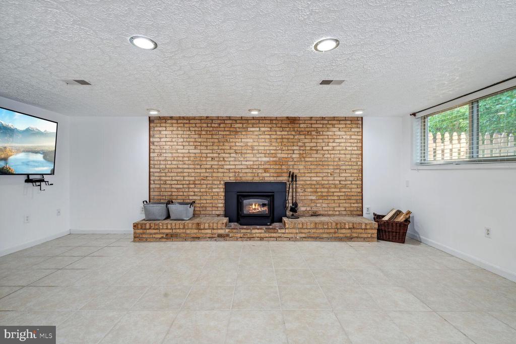 16204 EDGEWOOD DRIVE