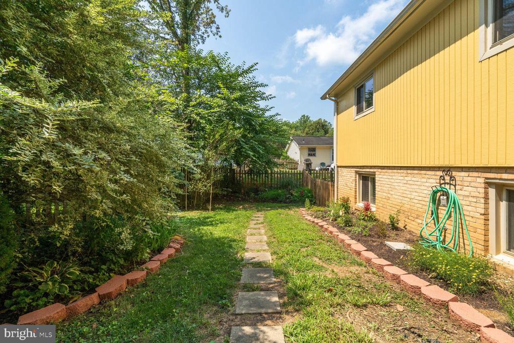 16204 EDGEWOOD DRIVE
