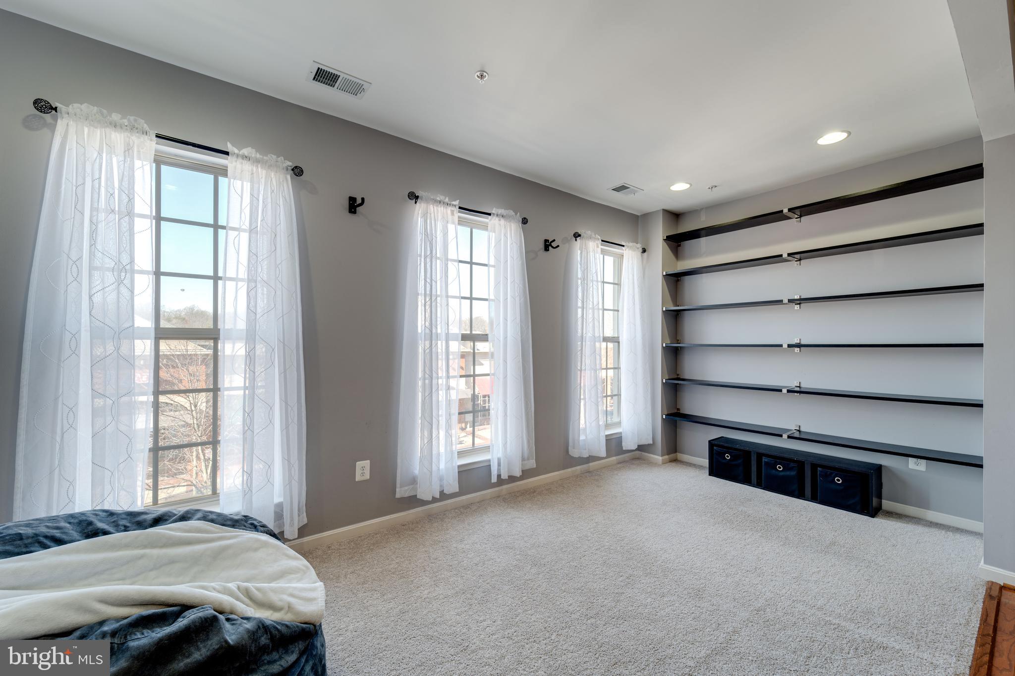 8037 CRESCENT PARK DRIVE
