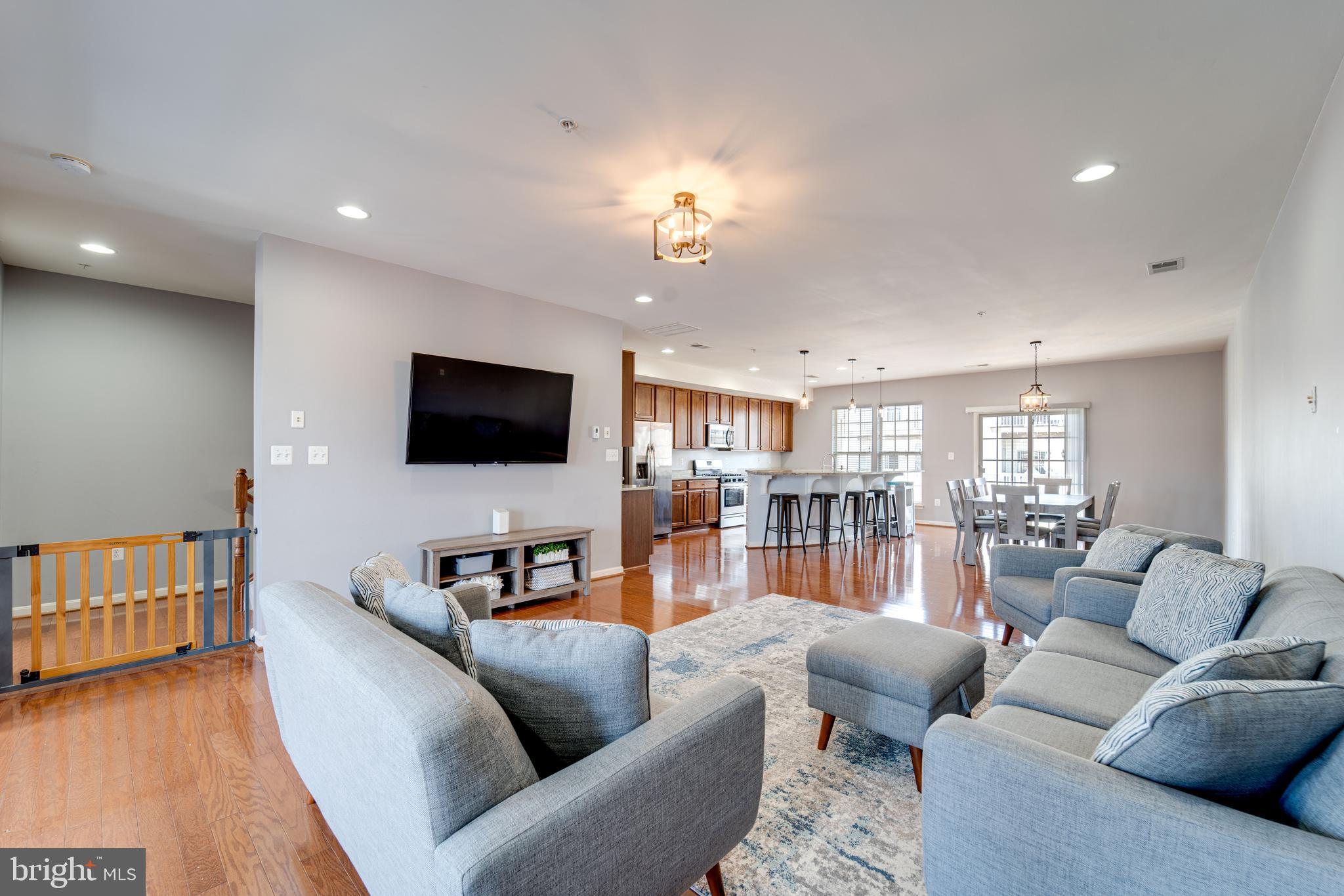 8037 CRESCENT PARK DRIVE