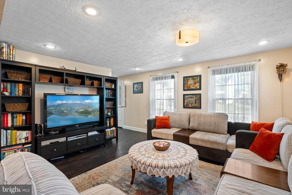 9867 NIMITZ COURT