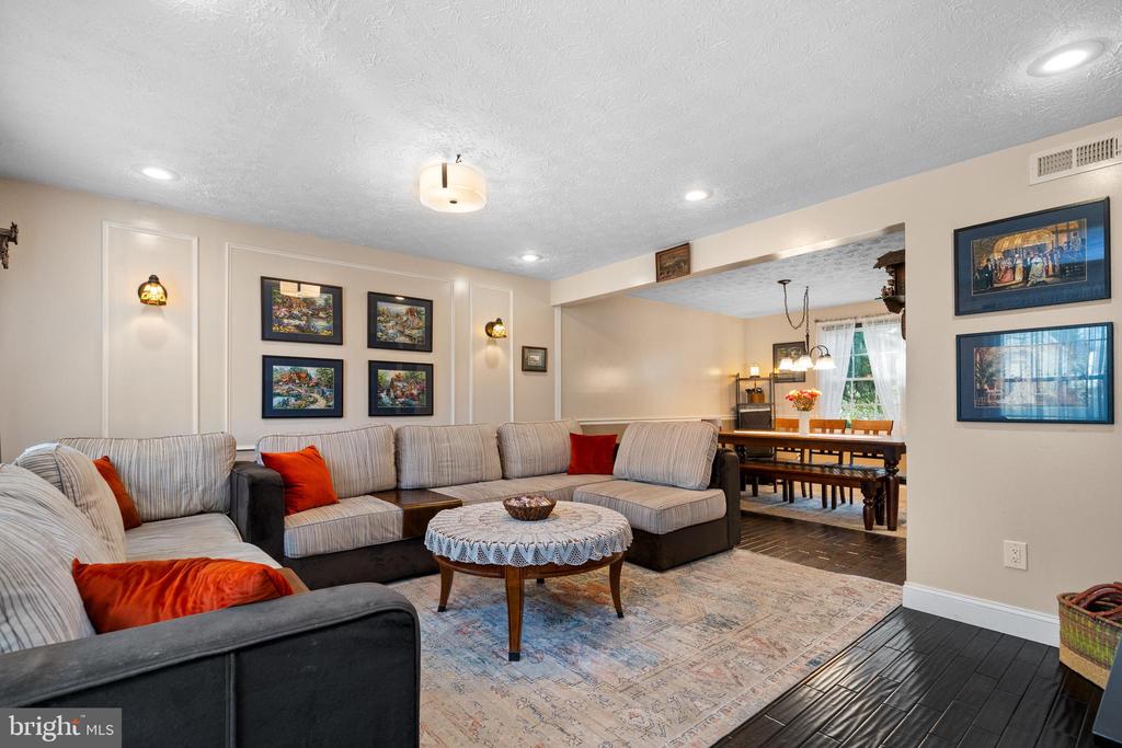 9867 NIMITZ COURT