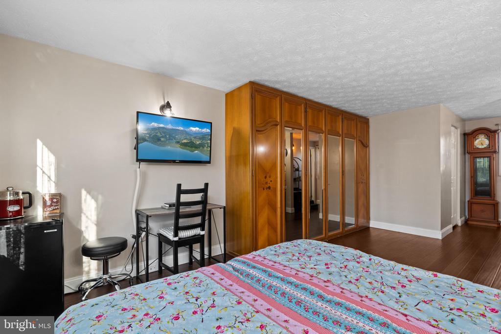 9867 NIMITZ COURT