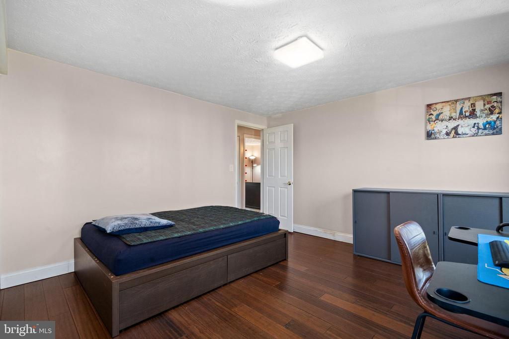 9867 NIMITZ COURT