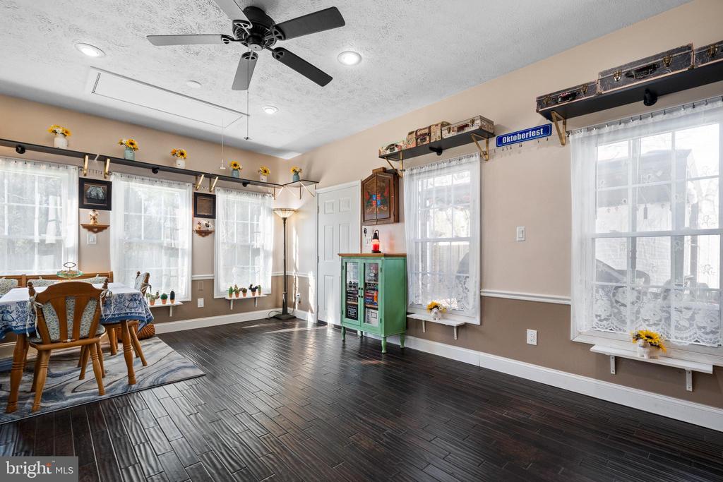 9867 NIMITZ COURT