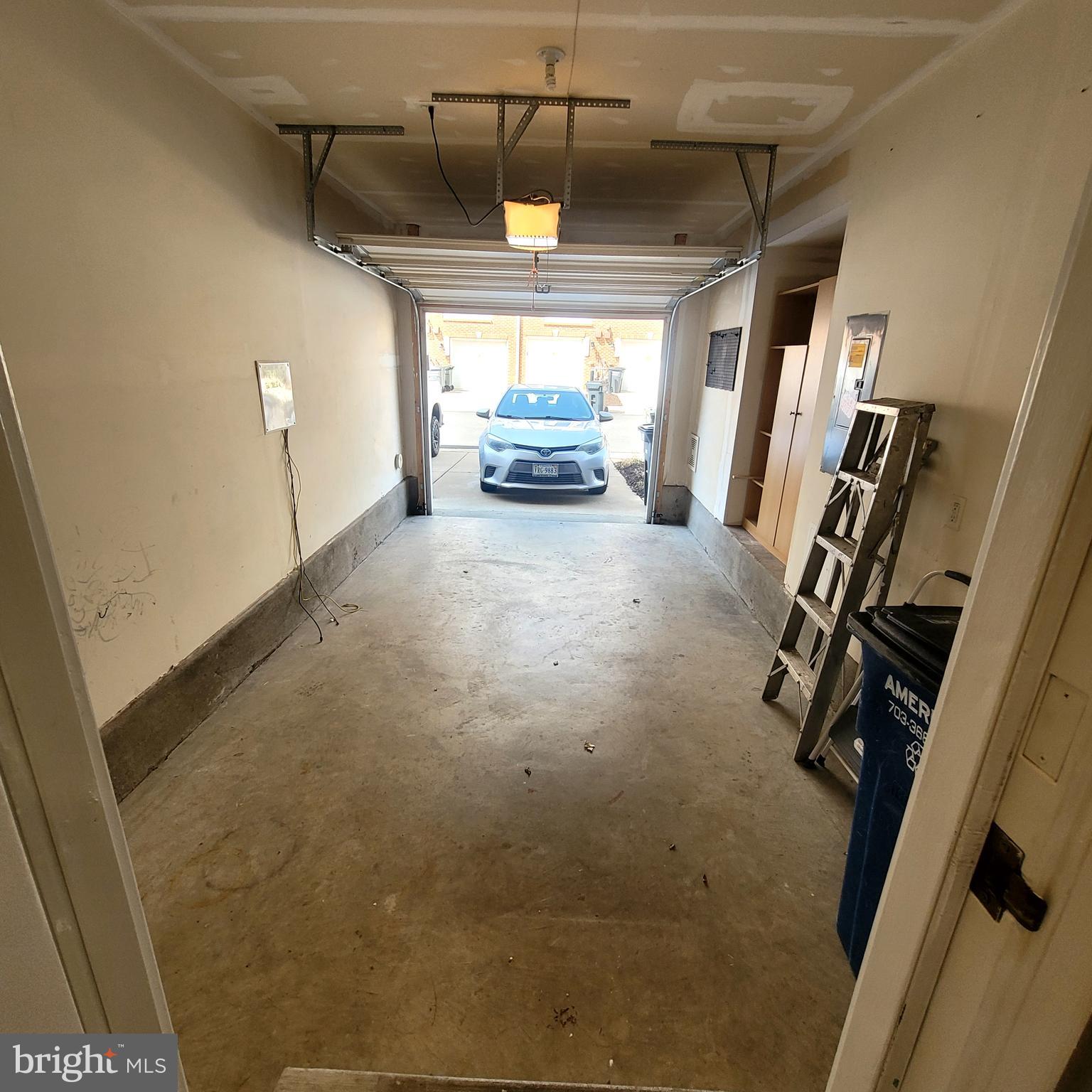 15214 ROSEMONT MANOR DRIVE