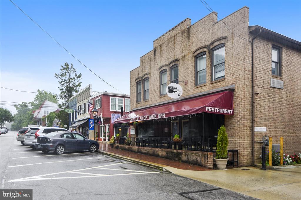 206 CENTER LANE