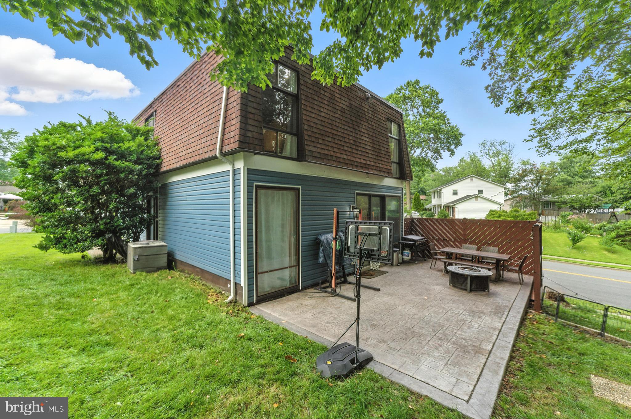 2498 PAXTON STREET