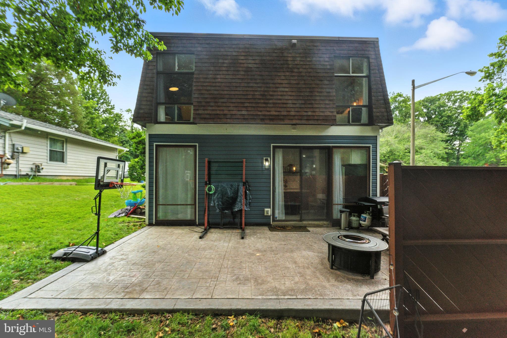 2498 PAXTON STREET