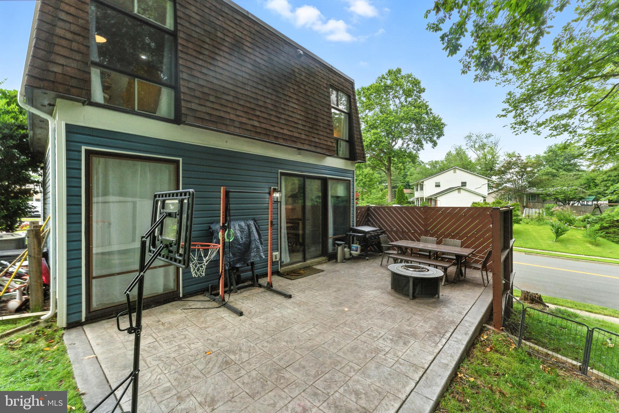 2498 PAXTON STREET