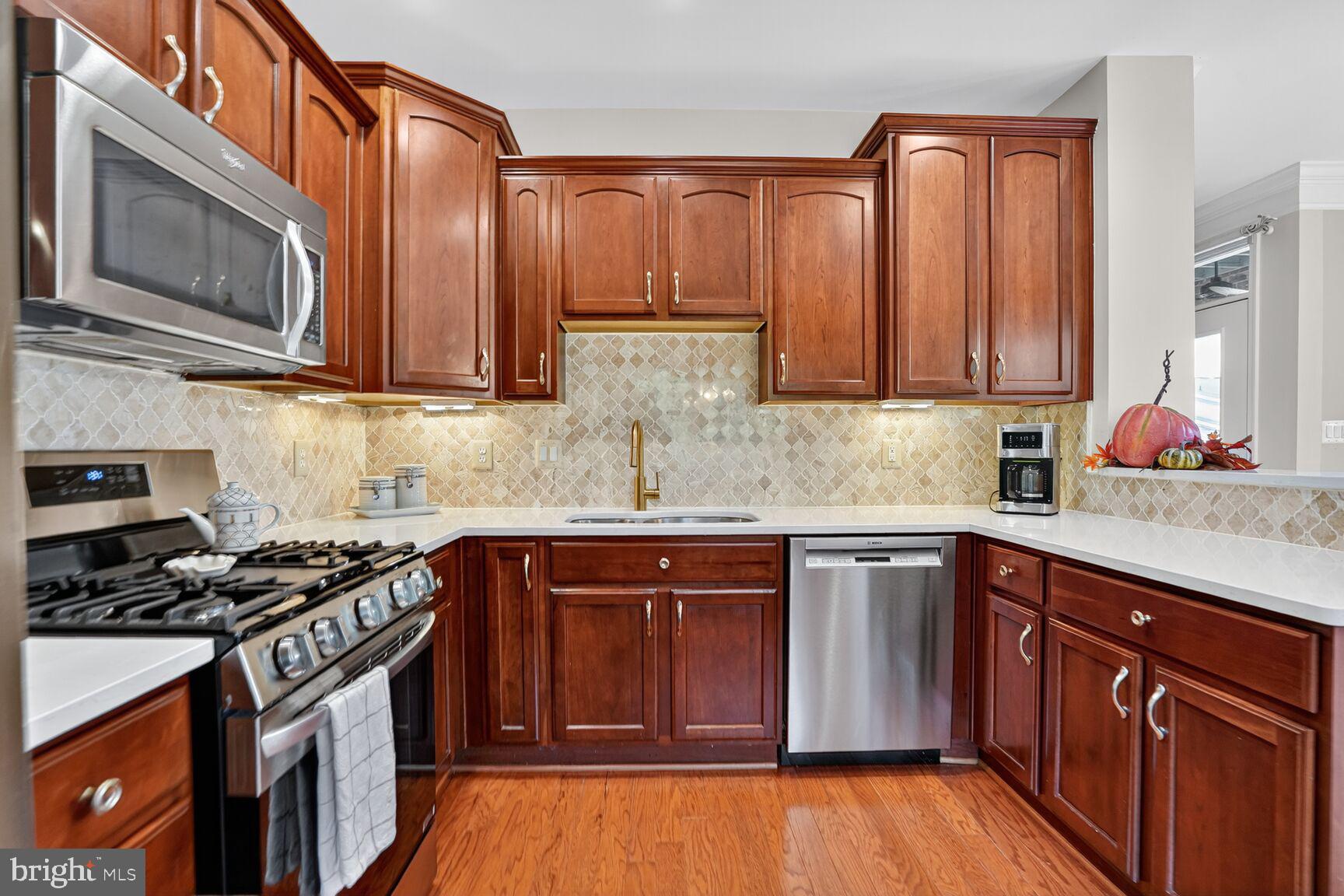 7065 HERITAGE HUNT DRIVE 203