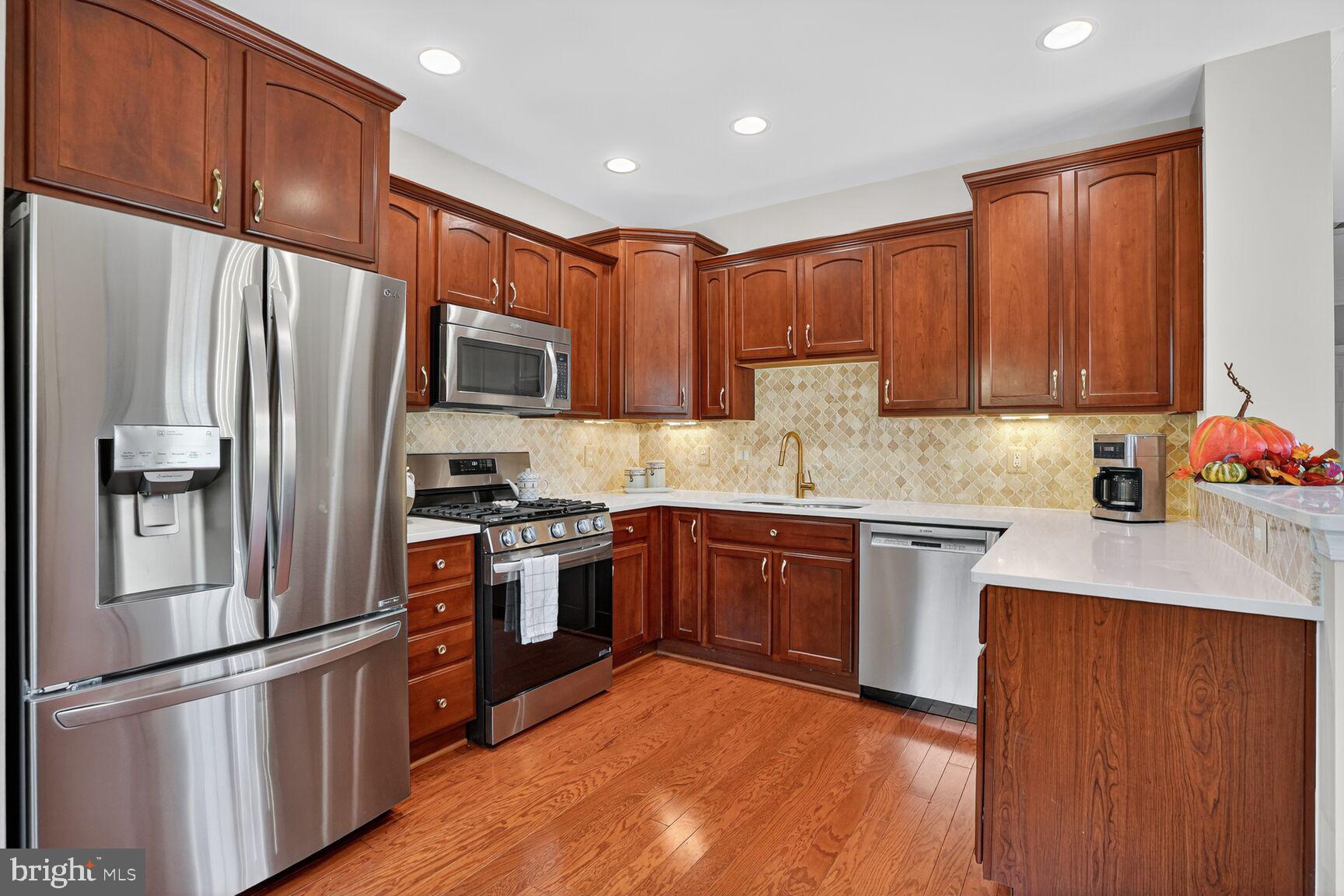 7065 HERITAGE HUNT DRIVE 203