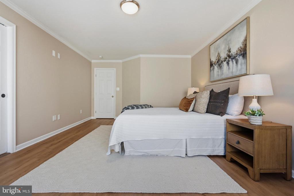 10052 NAUGHTON COURT