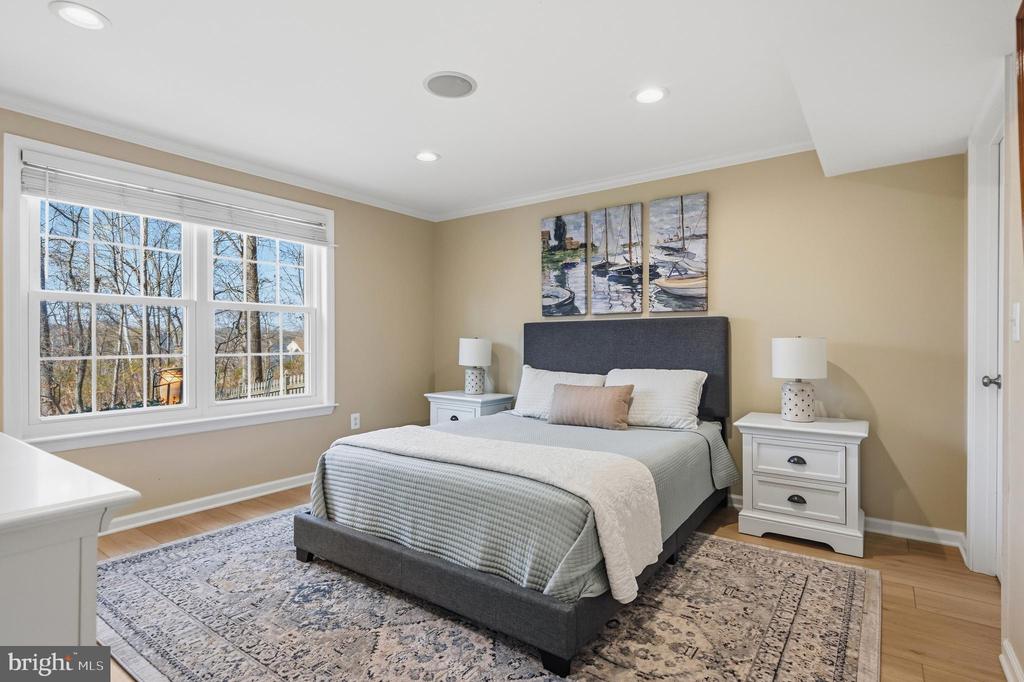 10052 NAUGHTON COURT