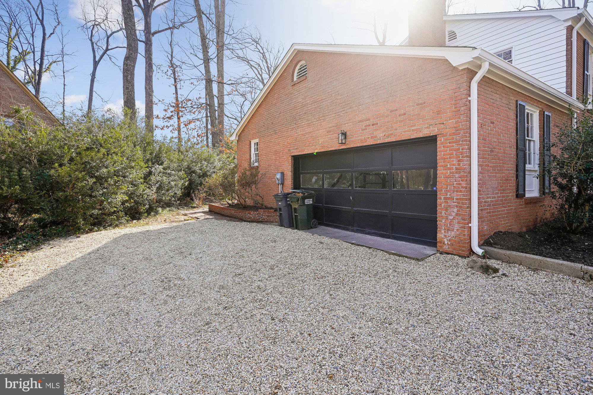 3220 RIVERVIEW DRIVE