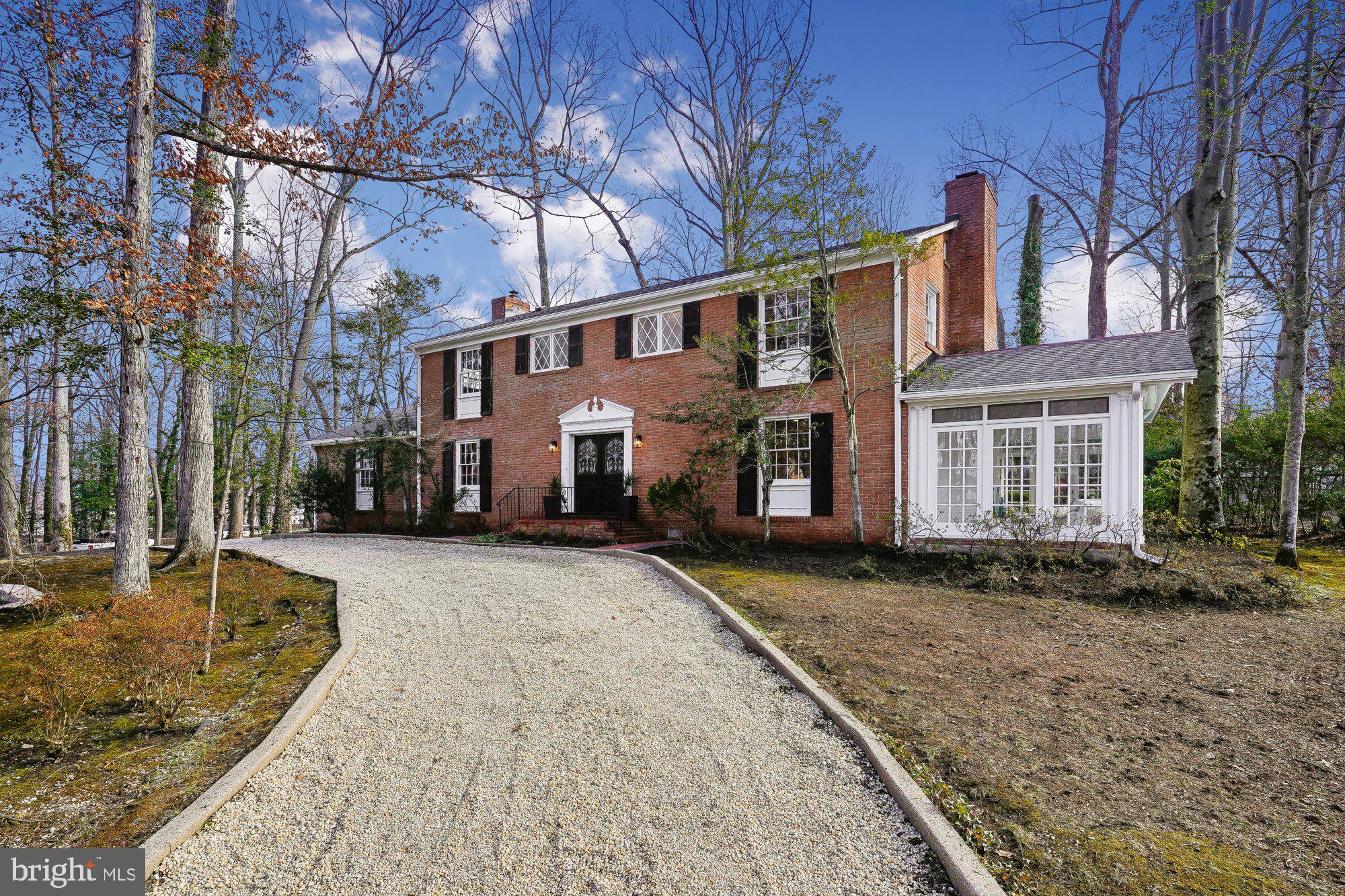 3220 RIVERVIEW DRIVE
