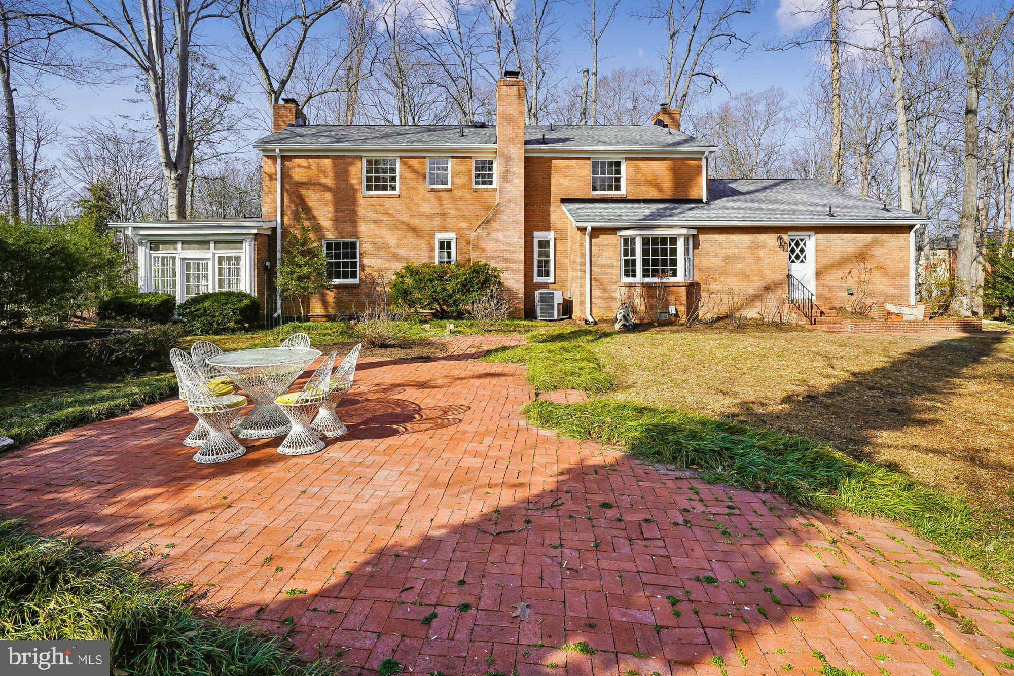 3220 RIVERVIEW DRIVE