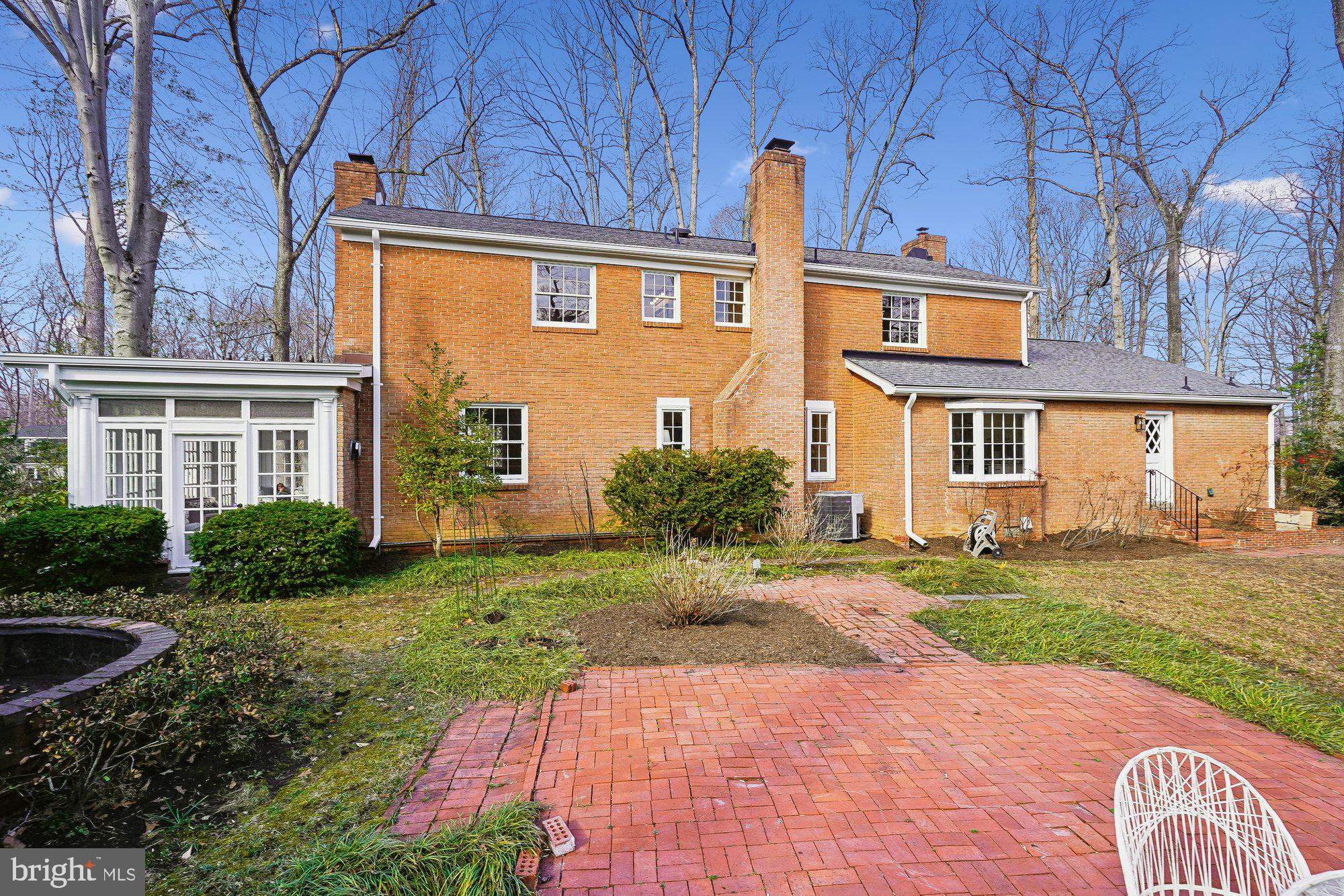 3220 RIVERVIEW DRIVE