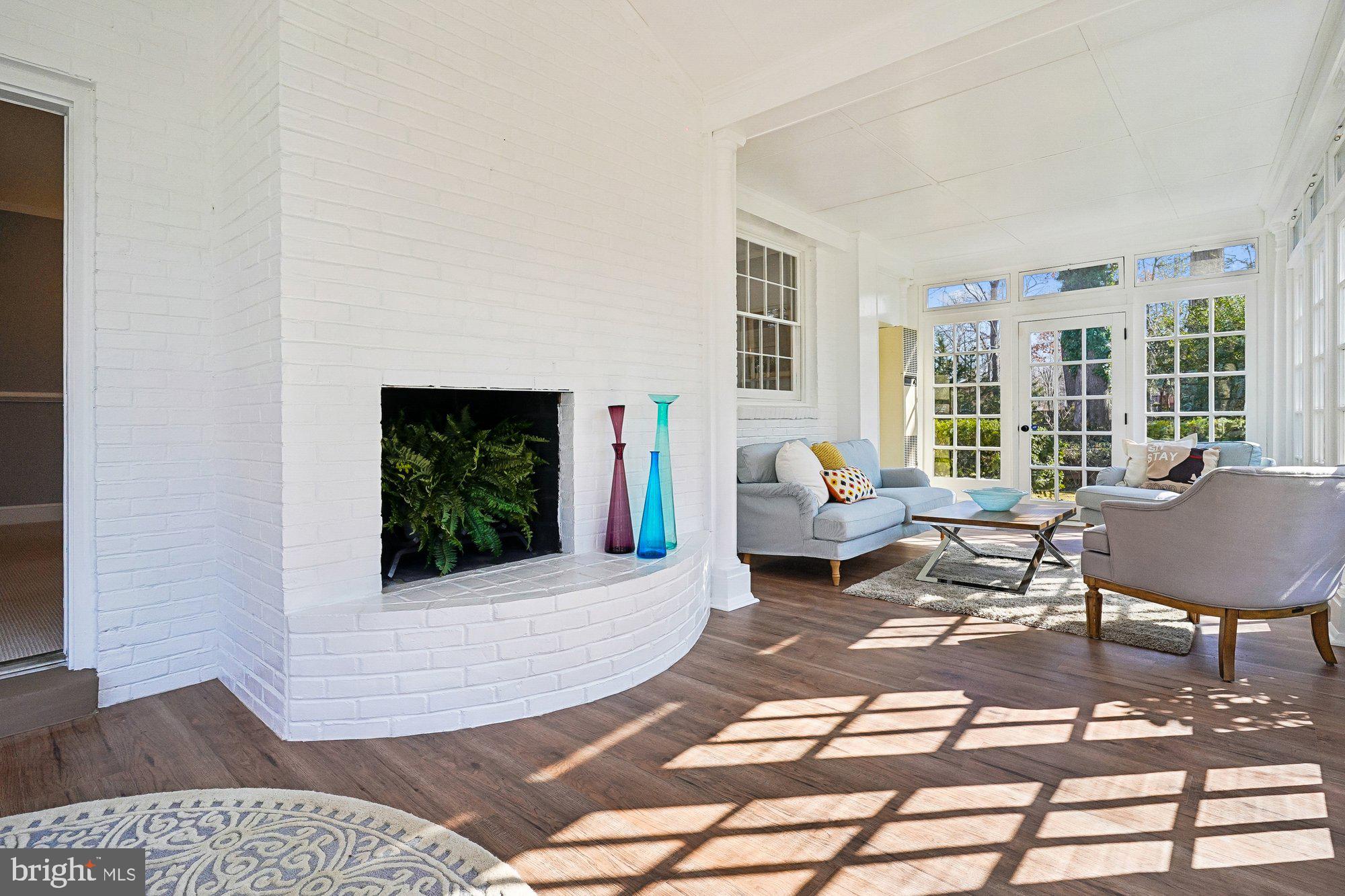 3220 RIVERVIEW DRIVE