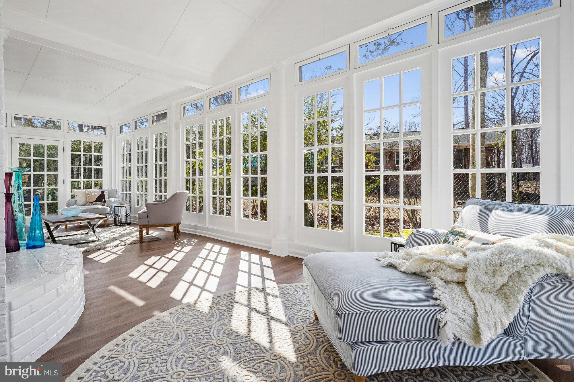 3220 RIVERVIEW DRIVE