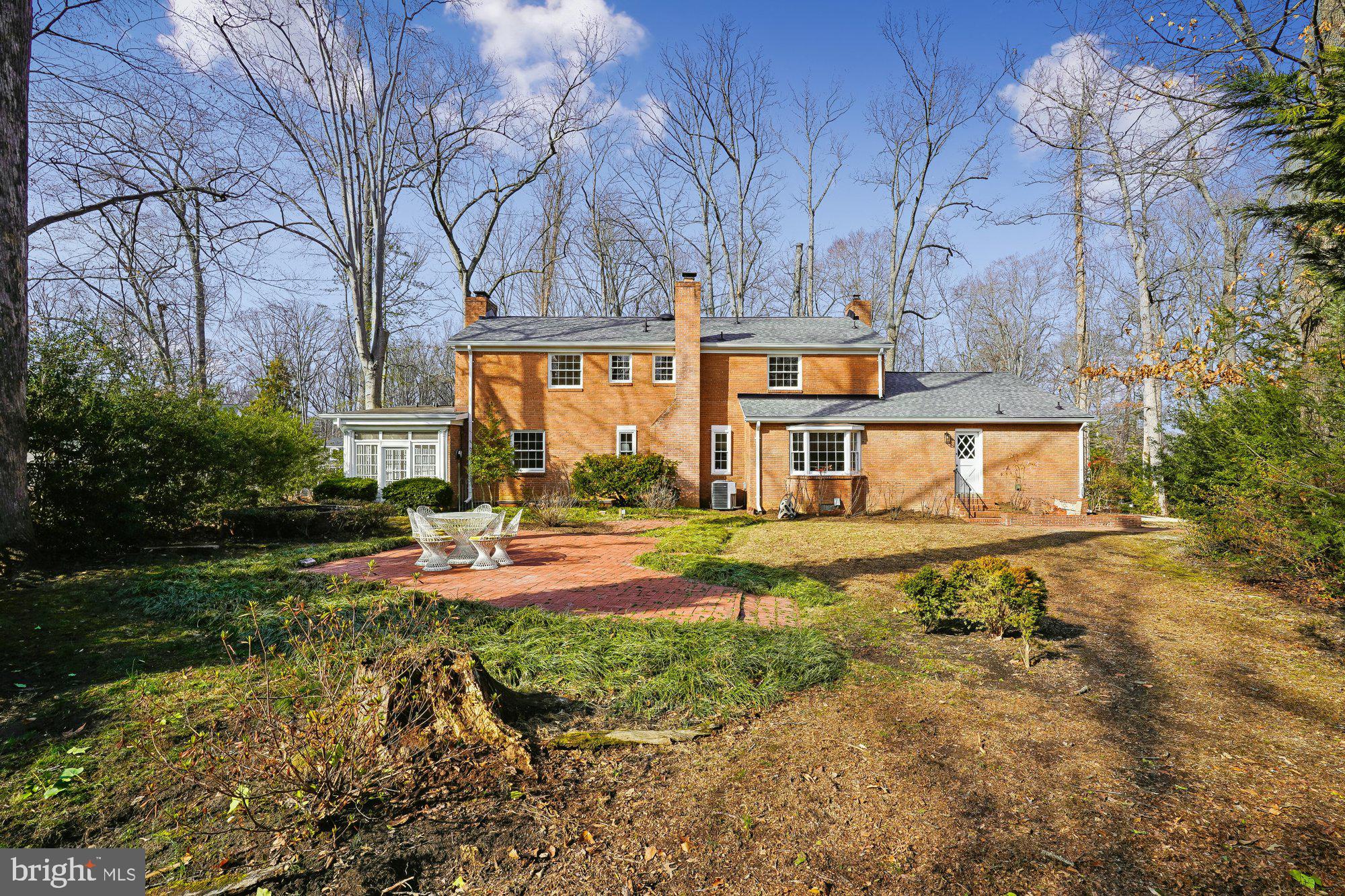 3220 RIVERVIEW DRIVE