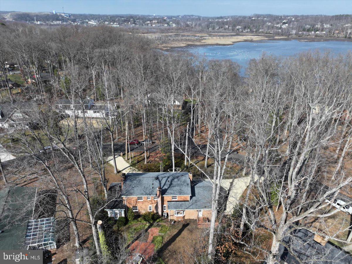 3220 RIVERVIEW DRIVE