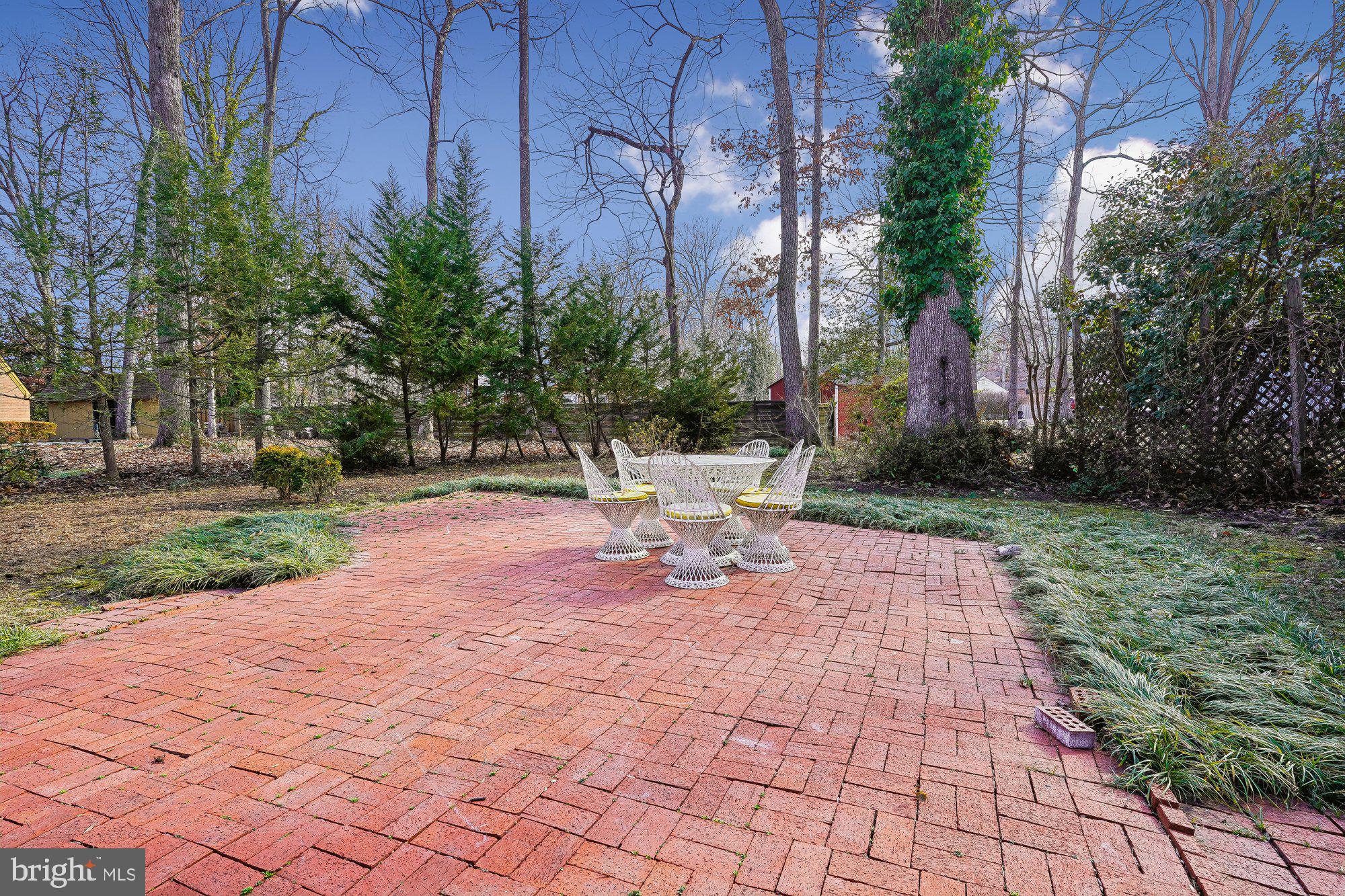 3220 RIVERVIEW DRIVE